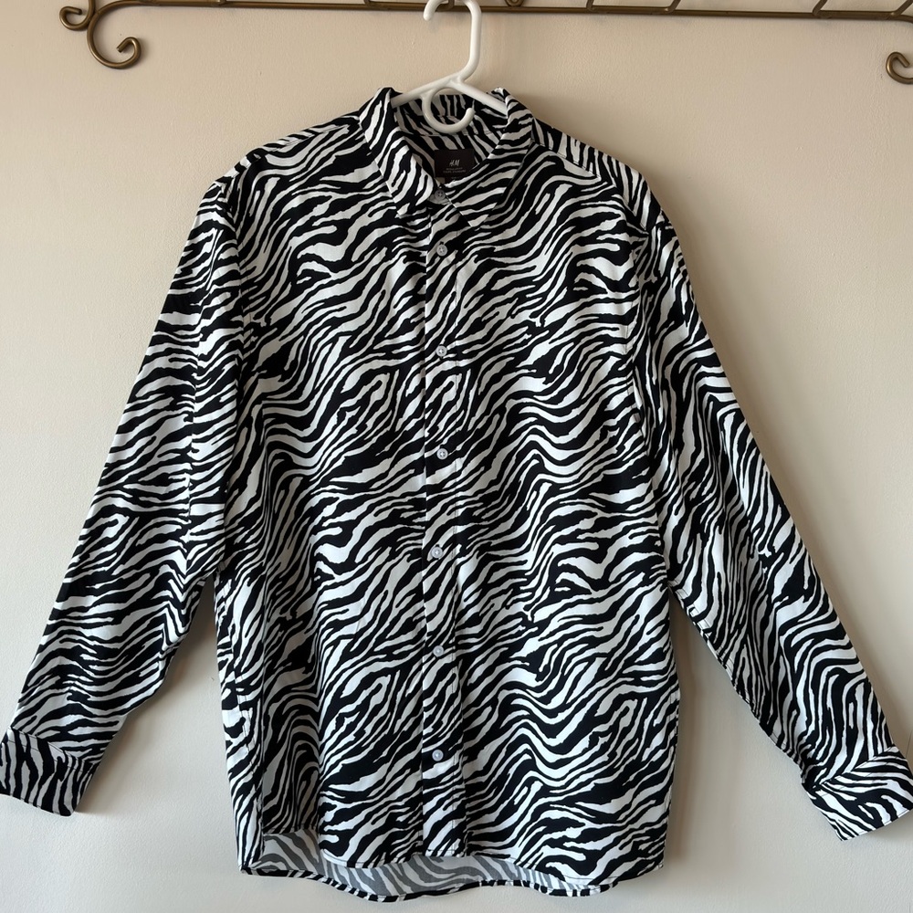H&M men’s zebra print shirt